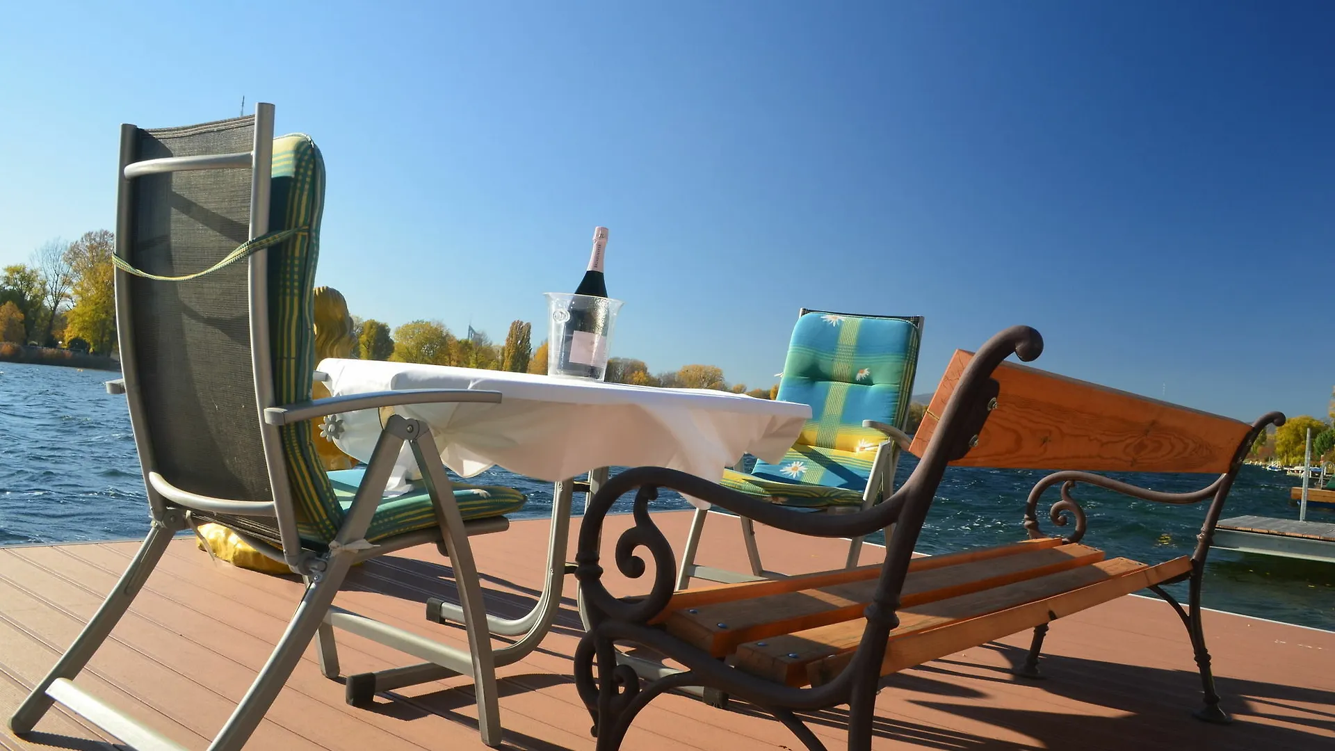Ajo Vienna Beach - Contactless Check-In