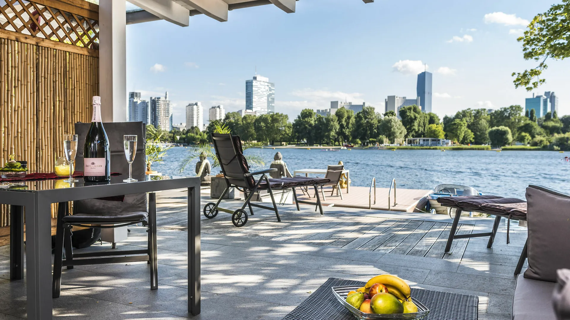 Ajo Vienna Beach - Contactless Check-In