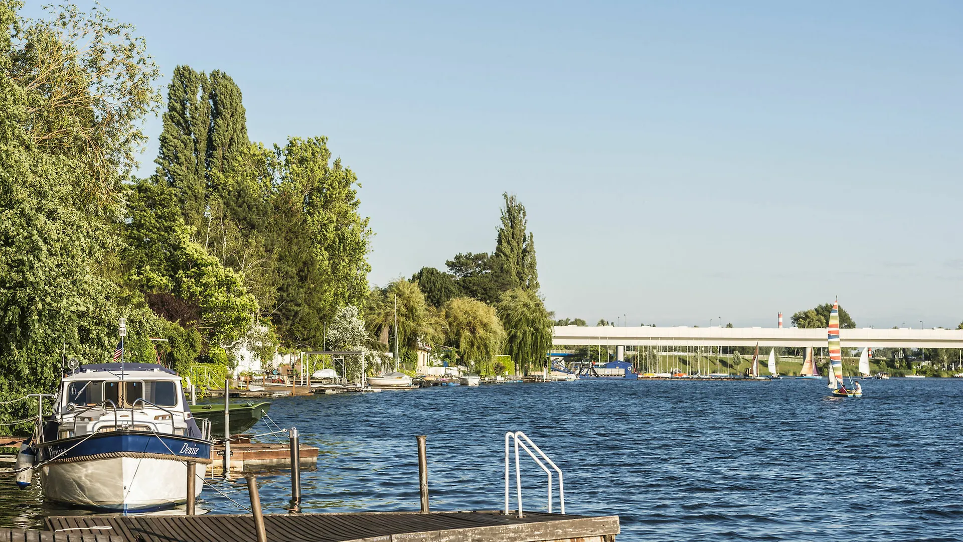 Ajo Vienna Beach - Contactless Check-In