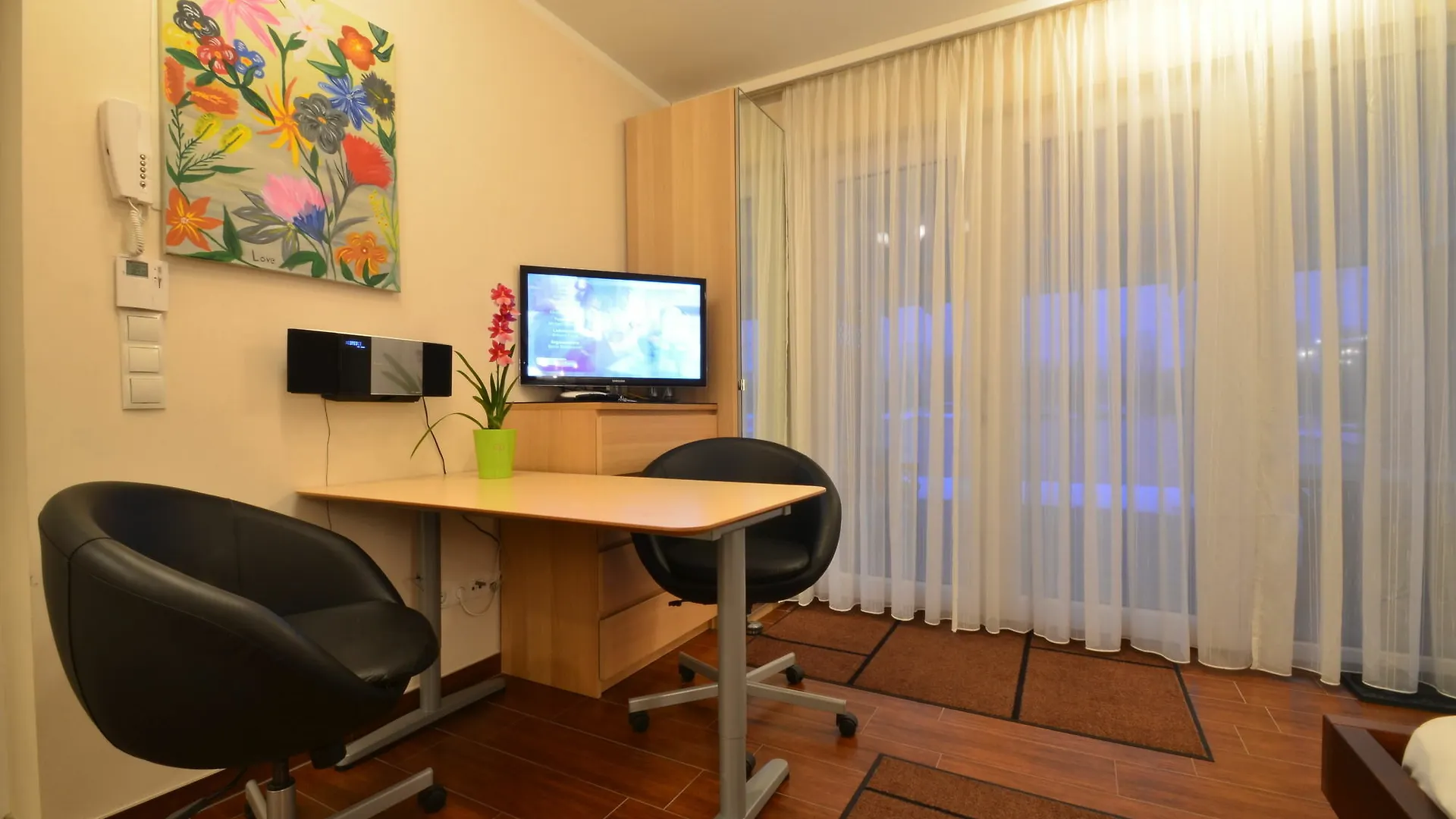 Ajo Vienna Beach - Contactless Check-In Apartment